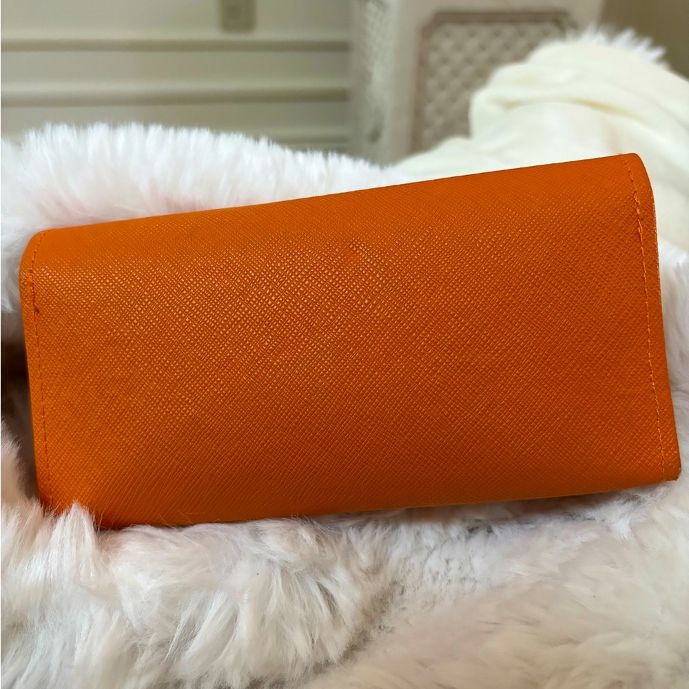Tory Burch eyeglass case with pouch. - Picture 2 of 7